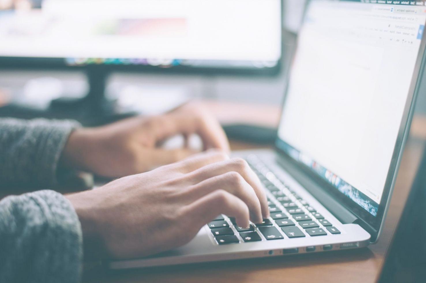 Analyse de données financières et outils de budgétisation sur ordinateur